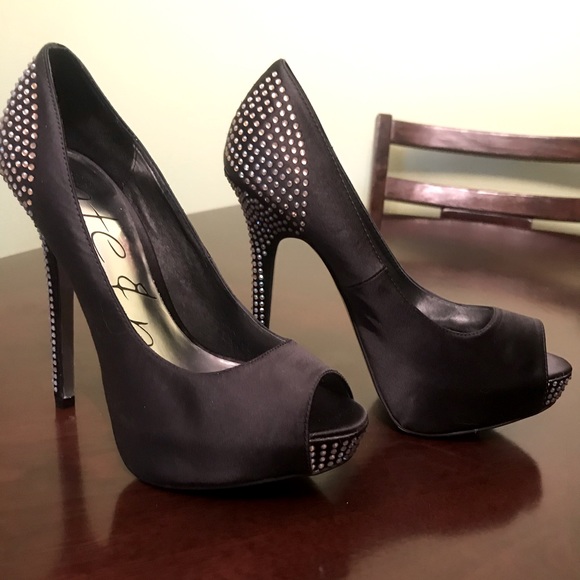 Brand new silk pumps with stones - Picture 6 of 7